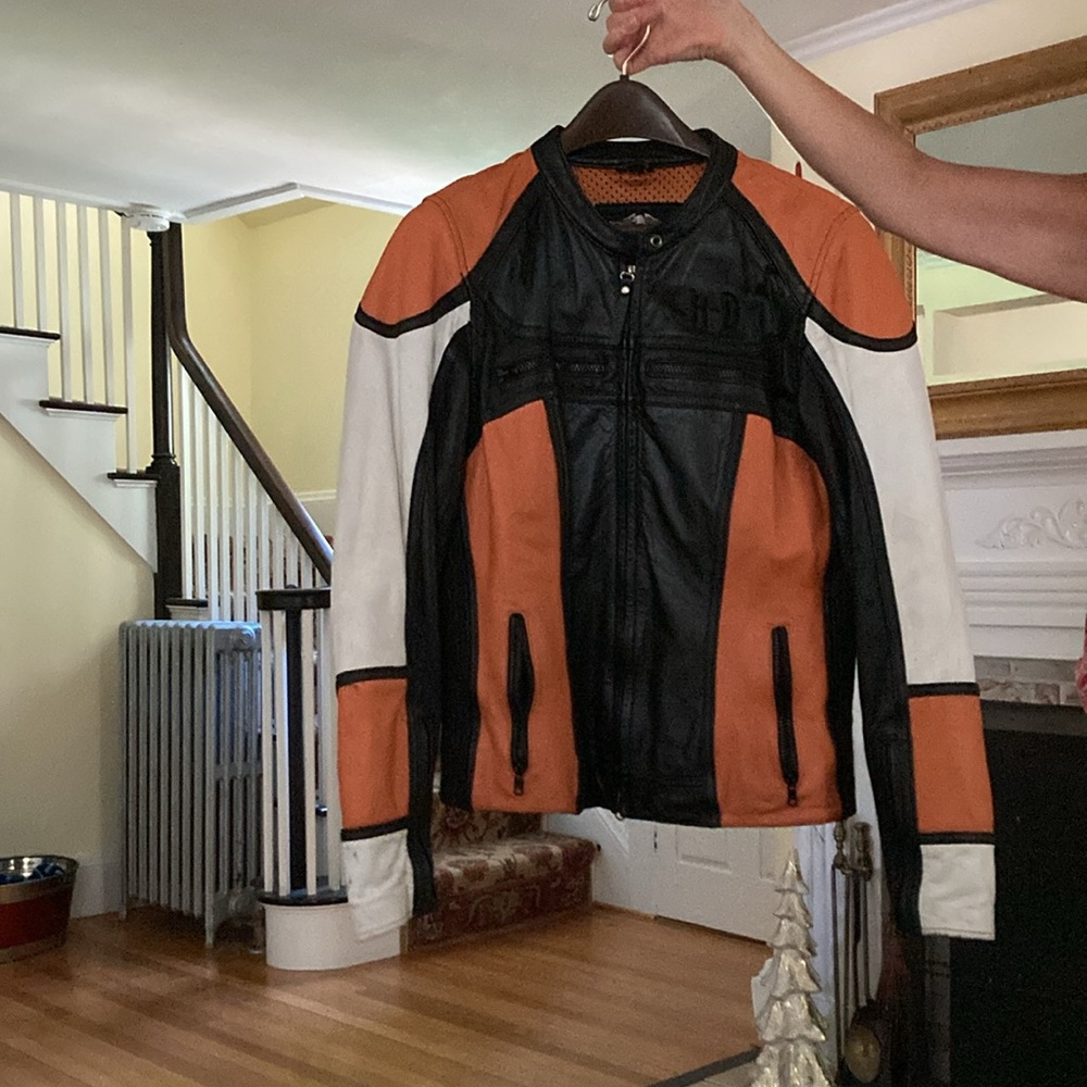 Harley-Davidson women’s leather motorcycle jacket. Size large. - Picture 2 of 5